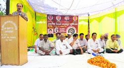 The leaders and workers of Uttar Railways Mazdoor Union held a rally in Bathinda on Saturday. The railway union elections are to be held from April 25 to 27. 