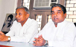 Former MLA Ambrish Kumar with Rashtriya Krantikari Manch mayoral candidate Murali Manohar in Haridwar on Saturday. 