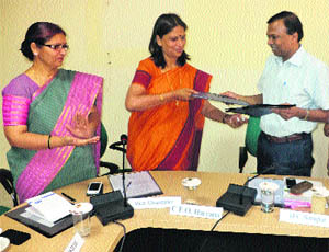 The Vice-Chancellor of Khanpur Kalan University, Dr Pankaj Mittal, and the Chief Electoral Officer of Haryana, Shrikant Walgad, exchange the MoU document signed in a programme organised on the university campus. 