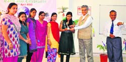 VC, CUHP, Furqan Qamar distributes prizes among winners atba function on Earth Day. Photo: Ashok Raina