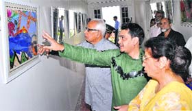 Governor NN Vohra at a painting exhbition in Jammu on Tuesday