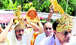 Devotees take part in shobha yatra on the occasion of Mahavir Jayanti in Sector 28, Chandigarh, on Wednesday