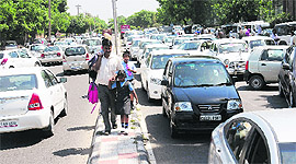 Every afternoon, the situation is chaotic outside St Stephens School.