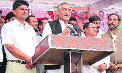 Uttarakhand Chief Minister Vijay Bahuguna addresses an election rally in Pithoragarh on Wednesday