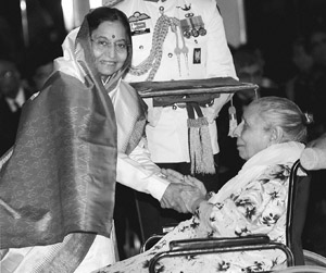 Shamshad Begum is greeted by the then President Pratibha Patil during Padma Awards ceremony at Rashtrapati Bhawan in New Delhi in 2009.  PTI