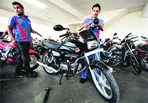 A Hero MotoCorp showroom in Jammu. India's largest motorcycle manufacturers Q4 net profit fell 4.9%, its third straight quarter of profit decline, as sales growth slowed amid rising competition that has dented its market share. 
