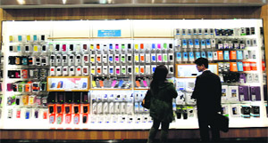 Visitors at Samsung Electronics Cos headquarters in Seoul. The company on Friday posted its sixth straight quarter of profit growth ahead of the debut of its latest Galaxy S4 smartphone, the South Korean IT giant's biggest assault on rival Apple Inc yet.