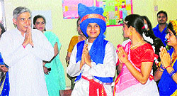 Union Railway Minister Pawan Kumar Bansal(extreme left) greets students of Vatika School, Sector 19, Chandigarh, on Saturday