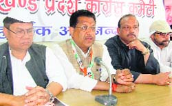 Congress mayoral candidate Suryakant Dhasmana addresses a press conference in Dehradun on Saturday.