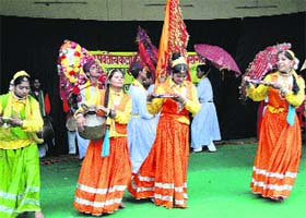 Remembering stalwart: A cultural troupe performs at the 94th birth anniversary of former Uttar Pradesh Chief Minister HN Bahuguna at Almora on Saturday