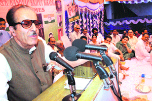 JKPCC chief Saifuddin Soz addresses party workers during a rally in Jammu on Saturday.