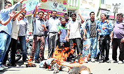ABVP workers burn an effigy of the Central Government at Clock Tower in Dehradun on Monday in protest against the Chinese incursion into Ladakh