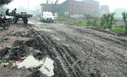 A road in a poor shape in Yamunanagar. Photo by writer
