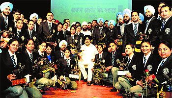 The award-winners with Deputy CM Sukhbir Badal