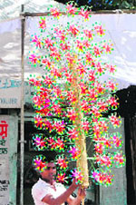 A vendor sells handmade paper windmills by the roadside in Amritsar on Wednesday. Photo: Sameer Sehgal 