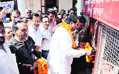Vinod Chamoli, newly elected Mayor of Dehradun, paying obeisance at the Martyrs' Memorial in Dehradun on Wednesday.