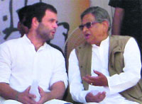 Congress vice-president Rahul Gandhi with SM Krishna at an election rally in Karnataka on Wednesday.  PTI