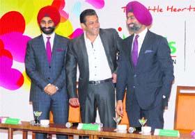 Bollywood actor Salman Khan with Malvinder Mohan Singh and Shivinder Mohan Singh of the Fortis Foundation in Gurgaon