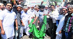 Members of the Muslim Human Welfare Society setting a Pakistan national flag ablaze to express their anger over Sarabjit Singhs death, in Bathinda on Friday