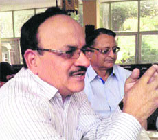 Sir Sai University VC Bal Ram Dogra addresses mediapersons at Palampur on Friday. Photo: Ravinder Sood