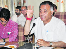 Minister for Food and Civil Supplies, Transport and Technical Education GS Bali addresses mediapersons in Dharamsala on Friday.
