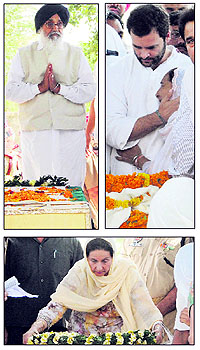 Chief Minister PS Badal, Congress vice-president Rahul Gandhi and Union Minister of State Preneet Kaur pay tributes to Sarabjit Singh at Bhikhiwind on Friday