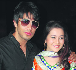 Gitaz Bindrakhiya & Priyal Gor
