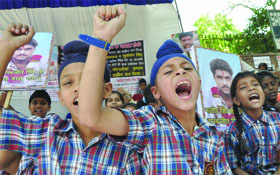 Sikh schoolchildren shout anti-Pakistan slogans during a protest against the killing of Indian prisoner Sarabjit Singh, in New Delhi on Saturday . 