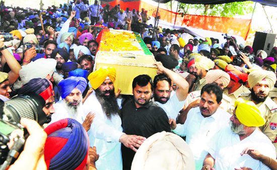 Sarabjit Singhs body being carried in a coffin to the cremation ground at his native village Bhikhiwind in Tarn Taran district on Friday.