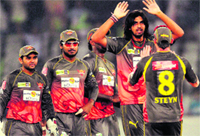 Ishant Sharma along with Sunrisers Hyderabad teammates. PTI