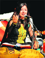 Rinku Kalia performs during a programme to pay musical tributes to Shiv Kumar Batalvi at Panjab Kala Bhawan, Sector 16, in Chandigarh on Sunday.