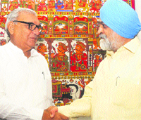 Chief Minister Bhupinder Singh Hooda shakes hands with Deputy Chairman of Planning Commission Montek Singh Ahluwalia during a meeting to finalise the Annual Plan in New Delhi on Monday. A Tribune photograph