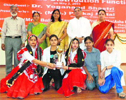 A group photo of the prize winners of the BPS Women Polytechnic, Khanpur Kalan, with Dr Yoganand Shastri, Speaker, Delhi Vidhan Sabha, and the Vice-Chancellor, Dr Pankaj Mittal.