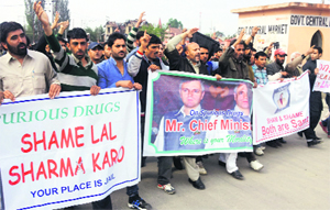 Independent MLA Sheikh Abdul Rashid and his supporters try to lay siege to the Civil Secretariatin Srinagar on Monday. 