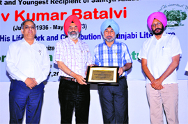 Vice-chancellor of Central University of Punjab Dr Jai Rup Singh (second from left) honours the dignitaries at the Shiv Kumar Batalvi Memorial Lecture in Bathinda on Tuesday. 