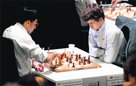 Indias Viswanathan Anand (left) plays against Norways Magnus Carlsen during the Norway Chess competition 2013 in Sandnes, Norway on Tuesday.