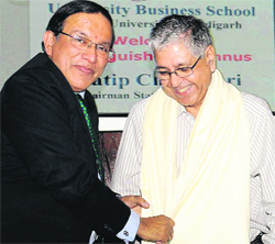 SBI chairman Pratip Chaudhuri, an alumnus of UBS, honours Vice-Chancellor Arun Kumar Grover at Panjab University on Thursday.