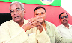 SN Sachan, president of the Uttarakhand unit of the Samajwadi Party, addresses a press conference in Dehradun on Friday. Tribune photo: Vinod Pundir 
