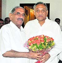 Chief Minister Vijay Bahuguna greets former Union minister RK Dhawan in Dehradun on Sunday