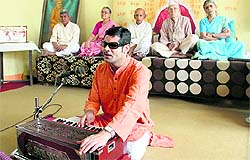 Suchit Narang, a classical singer, sings a popular bhajan Vaishnav Jan To at a programme of the the District Sarvodya Mandal in Dehradun on Sunday