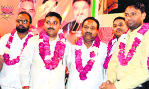 Mayor Manoj Garg being felicitated by members of the Muslim community at Mohalla Ghoshiyan at Jwalapur in Haridwar on Monday.