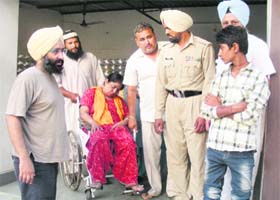 Singer Rabbi Shergill and his sister, Mohini Singh, after identifying Chetans body in Sirsa