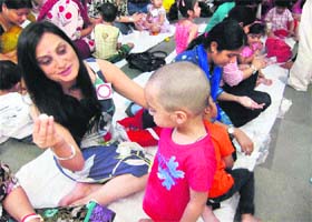 My mother is the best! Apple Blossom Primary School, Gurgaon, celebrated Mothers Day on Sunday. Parents were invited to take part in the celebrations