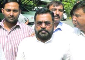 CON ARTIST IN NET: The Delhi Police Crime Branch arrested Vijay Kumar Sharma (M), chairman, JVG Group of Industries, for cheating depositors across the country, in New Delhi on Tuesday
