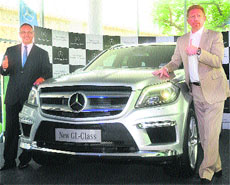 Eberhard Kern (L), managing director and CEO, Mercedes-Benz India, and tennis legend Boris Becker pose with Mercedes GL-class SUV at its launch in Delhi on Thursday.