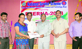 Guru Jambheshwar University of Science & Technology Vice-Chancellor ML Ranga gives away the best volunteer award to Naina Gupta at the Guru Jambeshwar University of Science and Technology in Hisar.