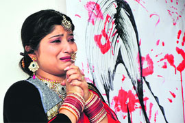 A scene from the play Main Damini Bol Rahee Hoon.