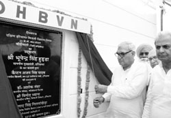 Chief Minister Bhupinder Singh Hooda inaugurates a 33-KV power substation at Bodiwali in Fatehabad on Monday. A Tribune photograph.