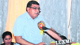Suresh Gahlawat, Dean of Colleges, CDLU, addresses delegates in a workshop at MM College of Education in Fatehabad.