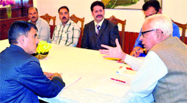 Governor NN Vohra with the members of the Salamabad-Chakoti Traders Union in Srinagar on Monday.